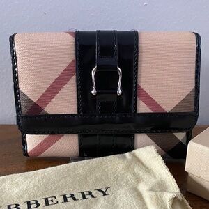 Burberry Bi-Fold Nova Check Black Leather Wallet W/Box and Dust Bag
